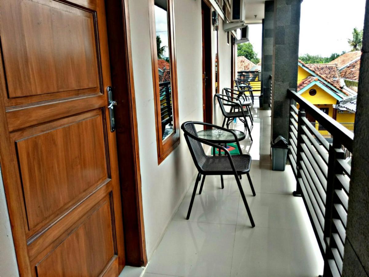 Wisma Andali Syariah Near Rsud Cideres マジャレンカ エクステリア 写真
