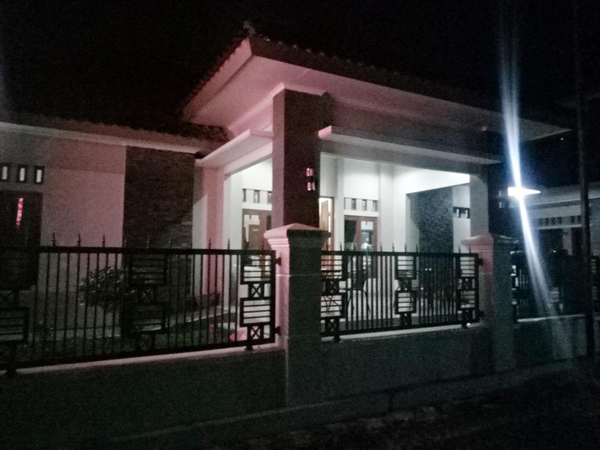Wisma Andali Syariah Near Rsud Cideres マジャレンカ エクステリア 写真