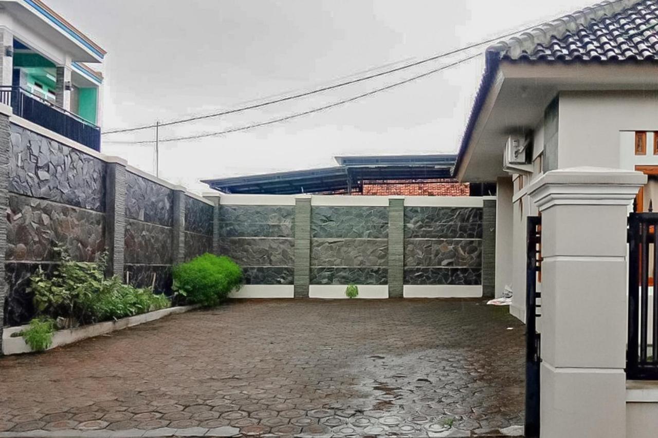 Wisma Andali Syariah Near Rsud Cideres マジャレンカ エクステリア 写真